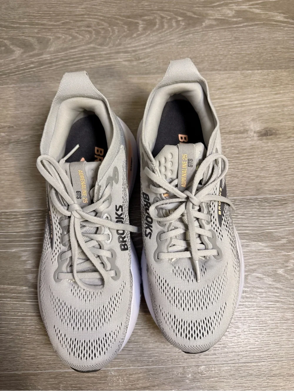Brooks Adrenaline GTS 25 Gray Peach Running Shoes Wide D Sz 8.5